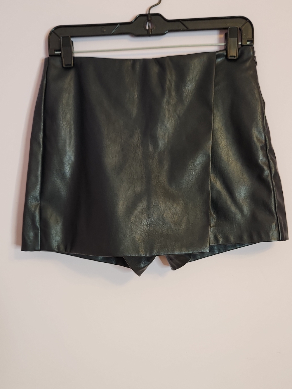 FRANCESCA’S Black Faux Leather Skort, size 6